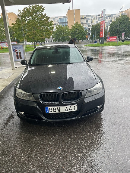 BMW 320d 2 of 7