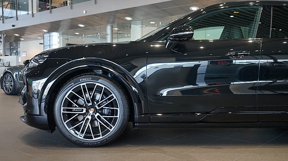 Porsche Cayenne Coupe 3 of 10
