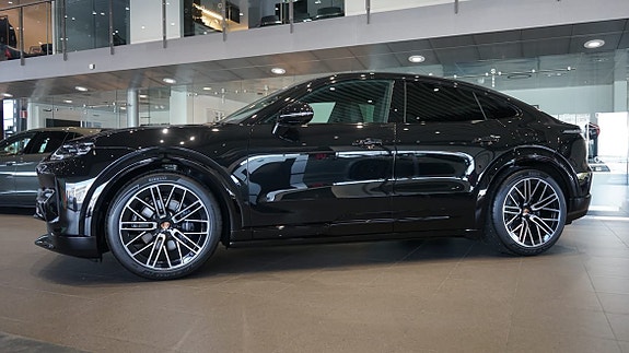 Porsche Cayenne Coupe 6 of 10