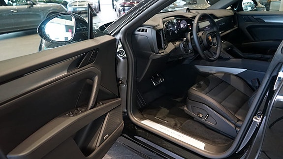 Porsche Cayenne Coupe 7 of 10