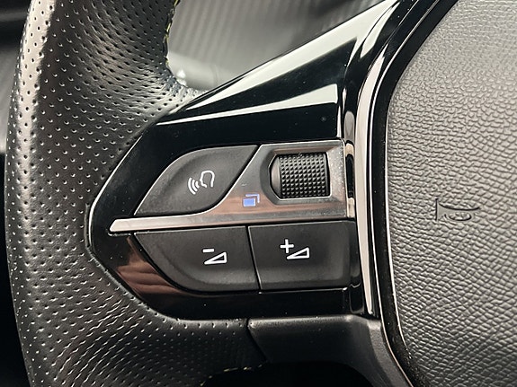 Peugeot e-208 13 of 30