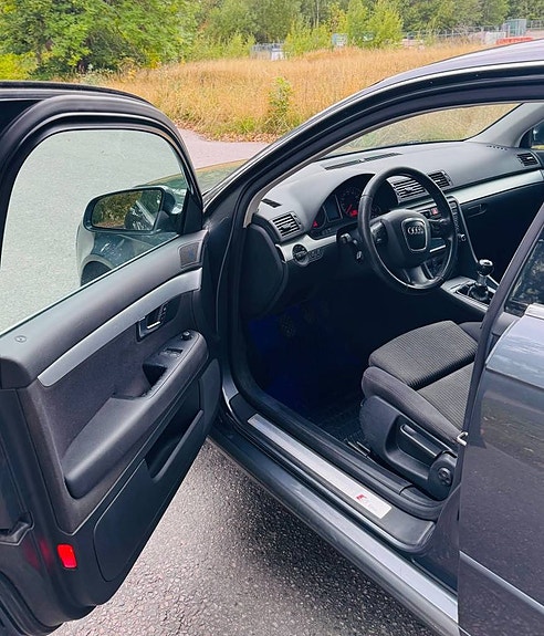 Audi A4 7 of 12