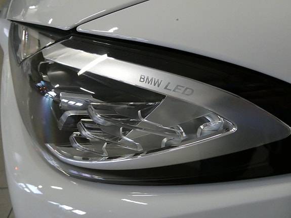 BMW i4 12 of 27