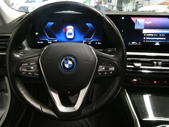 BMW i4 16 of 27