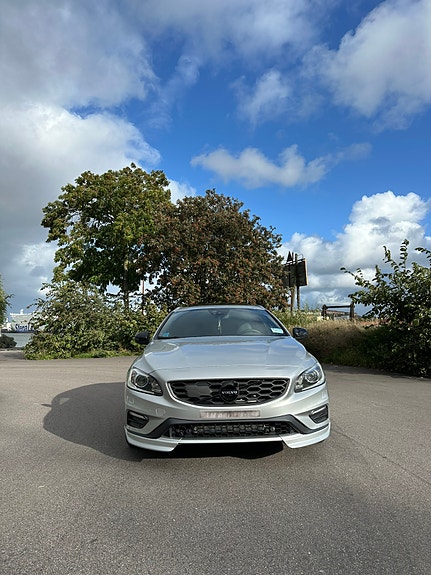 Volvo V60 2 of 15