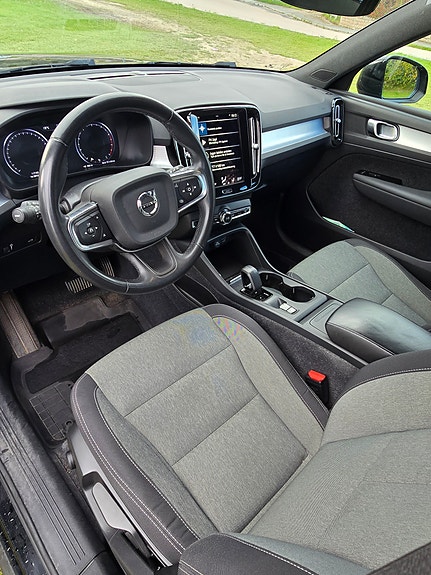 Volvo XC40 15 of 19