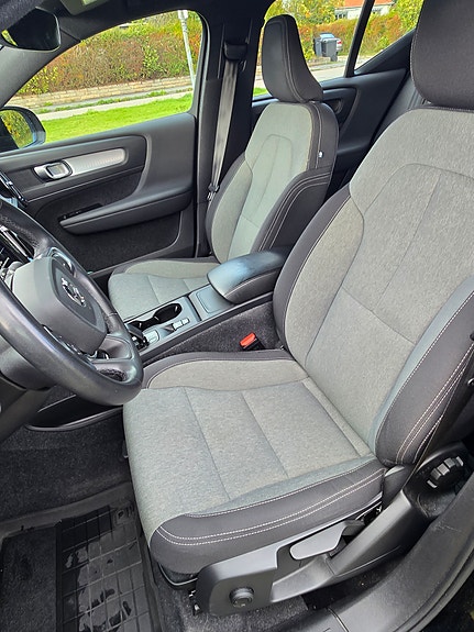 Volvo XC40 17 of 19