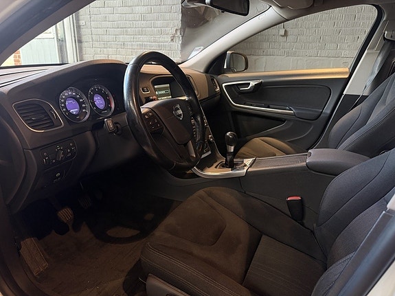 Volvo V60 10 of 13