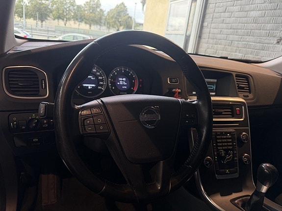 Volvo V60 9 of 13