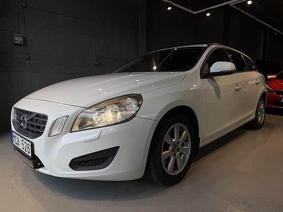 Volvo V60 2 of 13