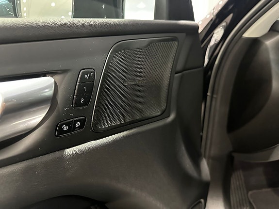 Volvo XC60 15 of 20