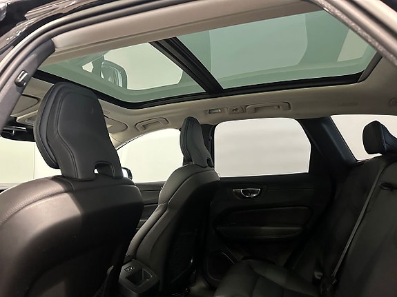 Volvo XC60 11 of 20