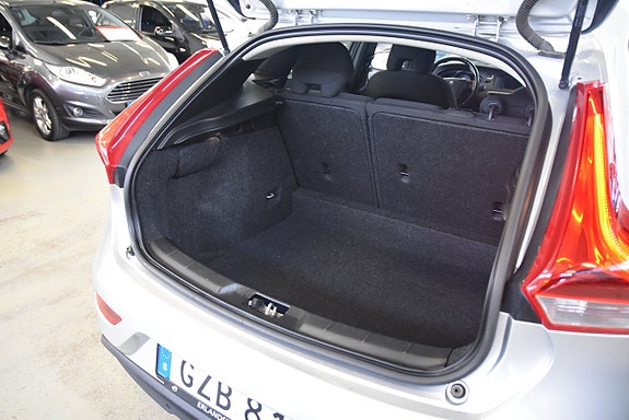 Volvo V40 12 of 12