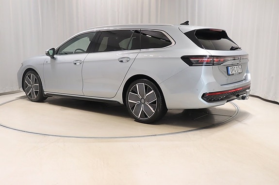 Volkswagen Passat 6 of 13