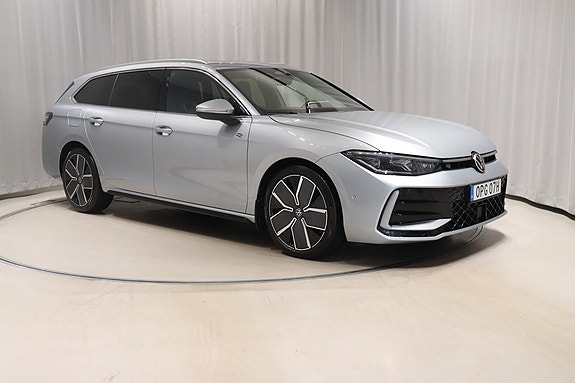 Volkswagen Passat 3 of 13