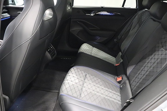Volkswagen Passat 8 of 13