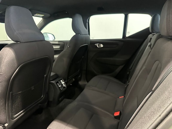 Volvo XC40 13 of 19