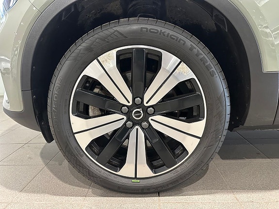 Volvo XC40 4 of 19
