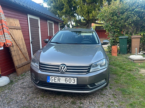 Volkswagen Passat 2 of 6