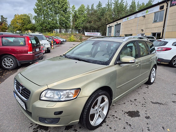 Volvo V50 3 of 16