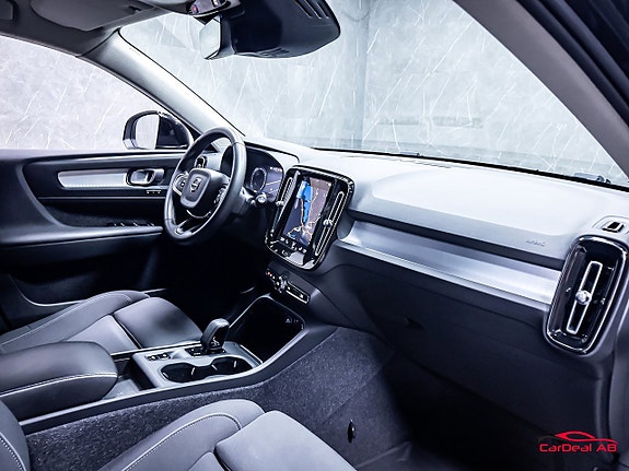 Volvo XC40 14 of 30