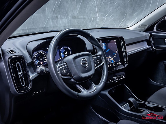 Volvo XC40 12 of 30