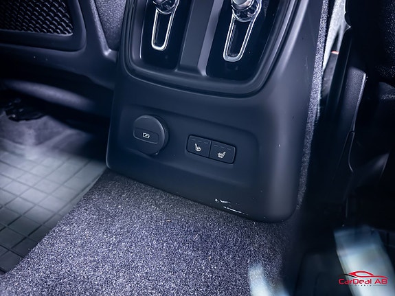 Volvo XC40 17 of 30