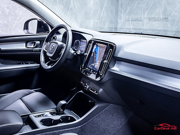 Volvo XC40 13 of 30