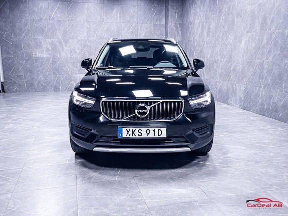 Volvo XC40 2 of 30