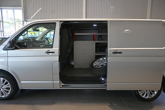 Volkswagen Transporter 16 of 28