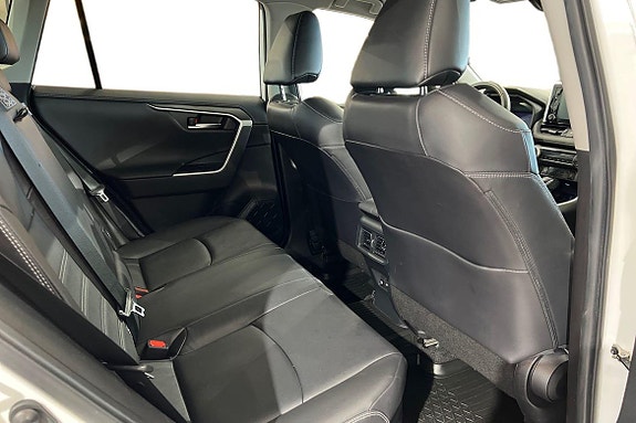 Toyota RAV4 9 of 21