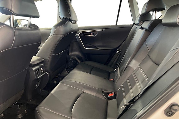Toyota RAV4 13 of 21