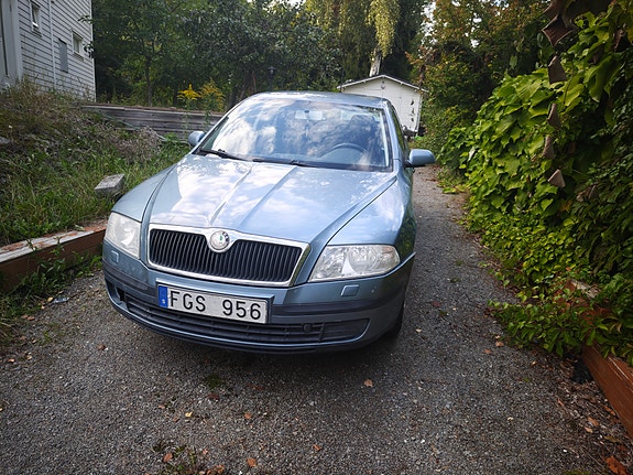 Skoda Octavia 2 of 4
