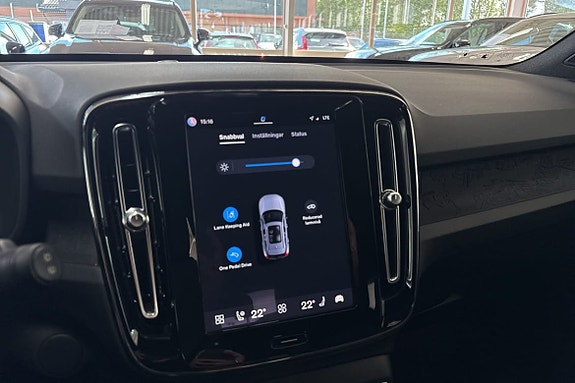 Volvo XC40 16 of 19