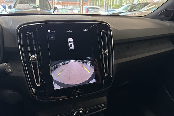 Volvo XC40 13 of 19