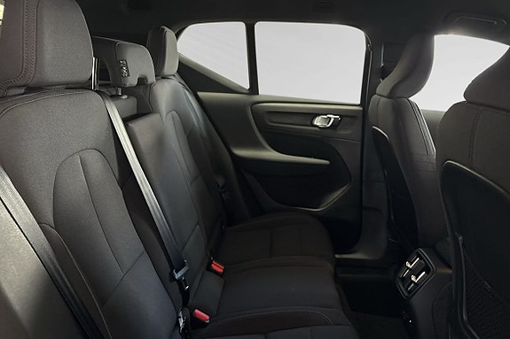 Volvo XC40 11 of 19