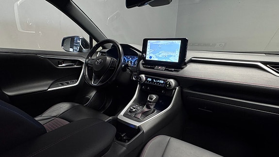 Toyota RAV4 Plug-in Hybrid 7 of 20