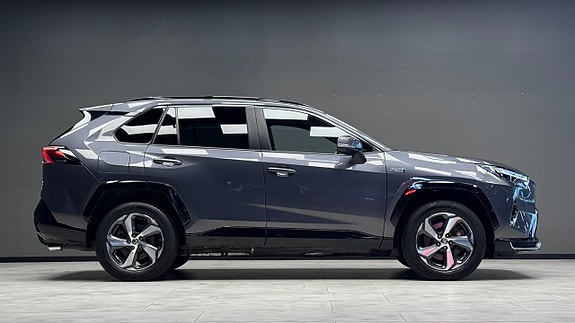 Toyota RAV4 Plug-in Hybrid 4 of 20