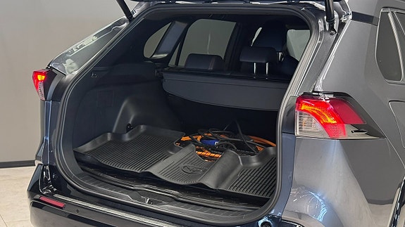 Toyota RAV4 Plug-in Hybrid 18 of 20