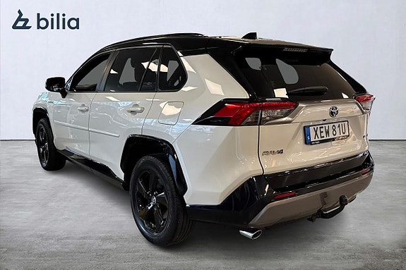 Toyota RAV4 2 of 21