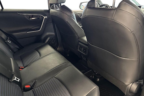 Toyota RAV4 9 of 21