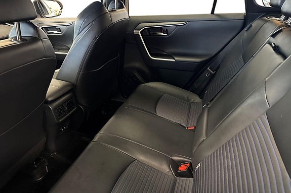 Toyota RAV4 13 of 21