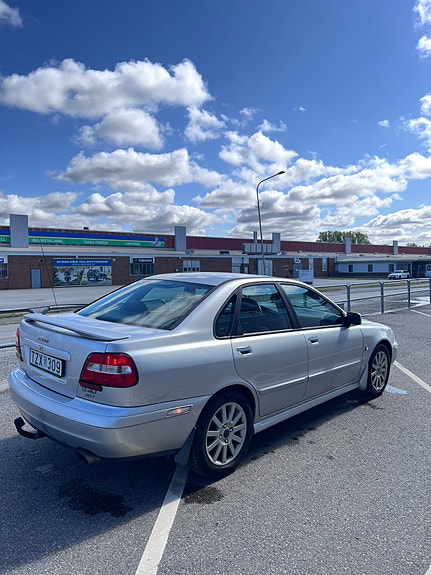 Volvo S40 2 of 5