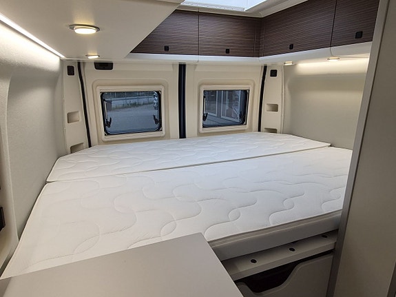 Westfalia Columbus 600D Premium automat, 3 sovplatser, Litium, solcell, dieselvärme 16 of 26