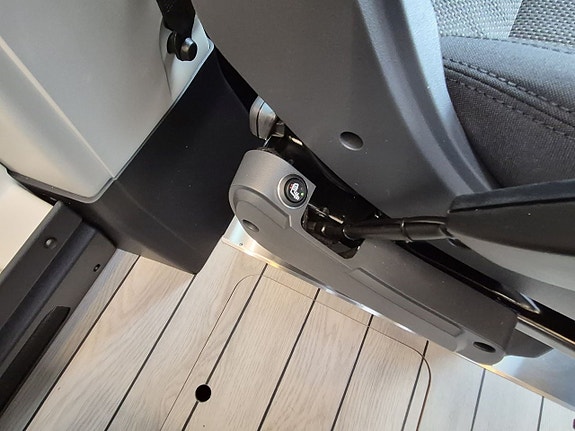 Westfalia Columbus 600D Premium automat, 3 sovplatser, Litium, solcell, dieselvärme 21 of 26