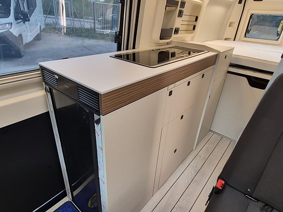 Westfalia Columbus 600D Premium automat, 3 sovplatser, Litium, solcell, dieselvärme 13 of 26