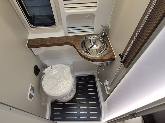Westfalia Columbus 600D Premium automat, 3 sovplatser, Litium, solcell, dieselvärme 17 of 26