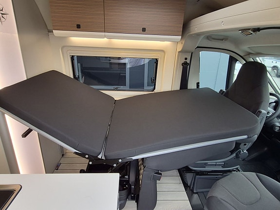 Westfalia Columbus 600D Premium automat, 3 sovplatser, Litium, solcell, dieselvärme 22 of 26