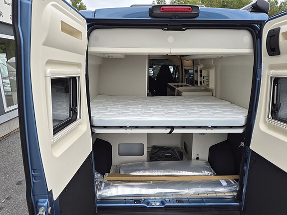 Westfalia Columbus 600D Premium automat, 3 sovplatser, Litium, solcell, dieselvärme 8 of 26