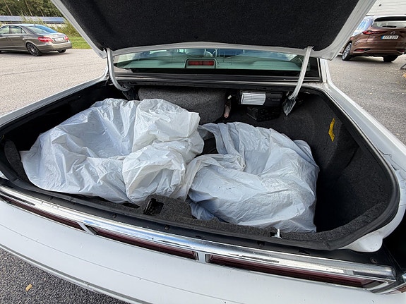 Lincoln Town Car 14 of 14